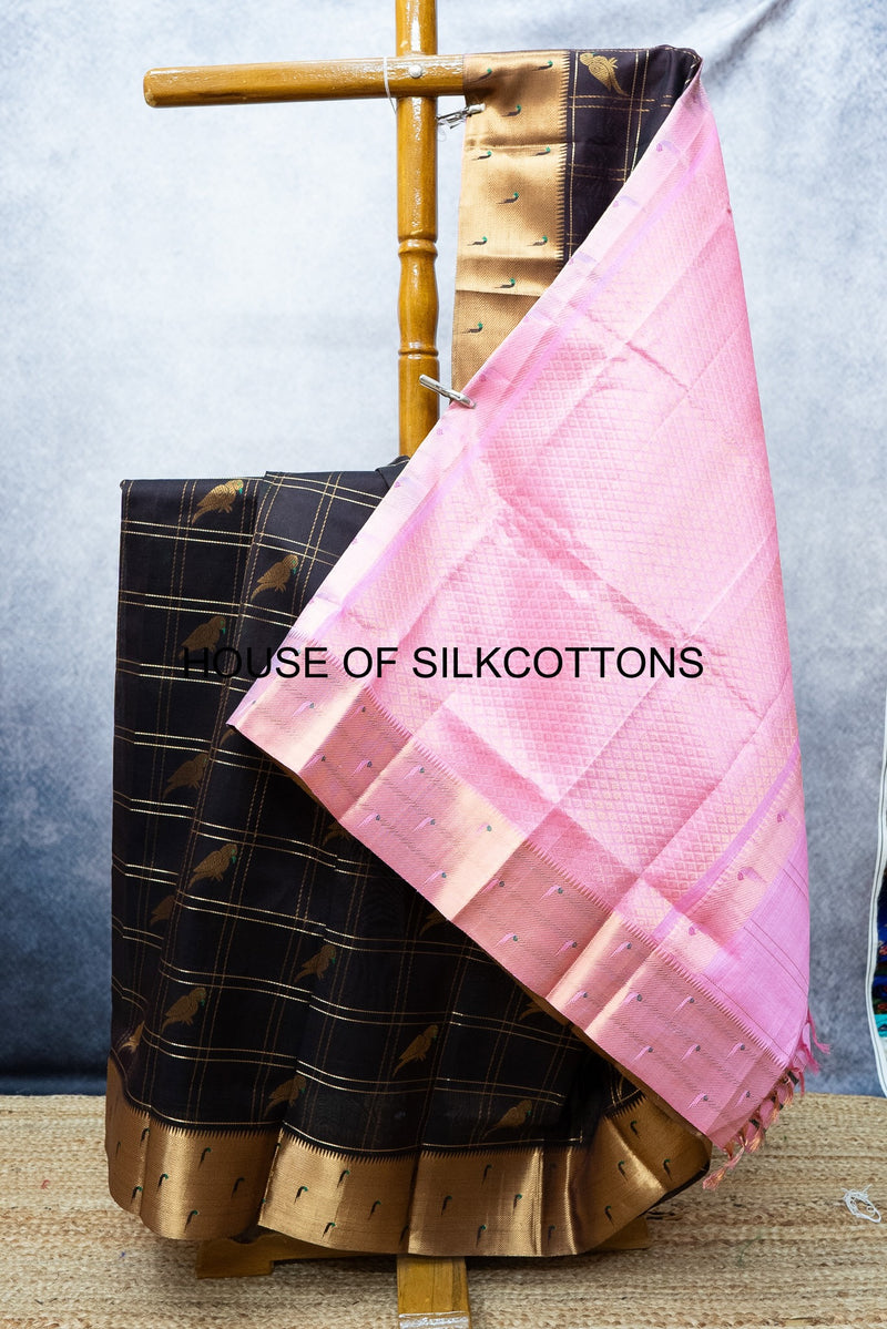 Parrot Mottifs Silkcotton